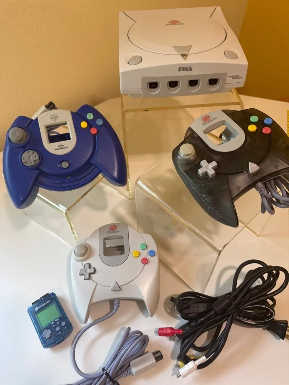 Sega Dreamcast Console Bundle With 3 Controllers VMU And Cables - Tested & Worki